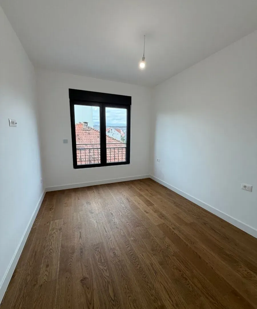 Izdavanje, trosoban stan, 113m², Preko Morače, Podgorica