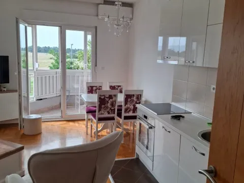 Izdavanje, jednosoban stan, 45m², Stari Aerodrom, Podgorica - image 2