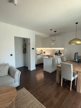 Izdavanje, dvosoban stan, 80m², Centar, Tivat - image 4