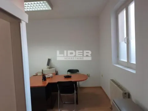Izdavanje, poslovni prostor, 56m², Južni Bulevar, Vračar Sve Podlokacije - image 3