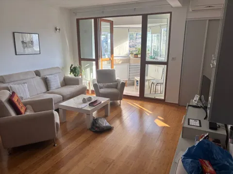 Izdavanje, dvosoban stan, 66m², Momišići, Podgorica - image 1