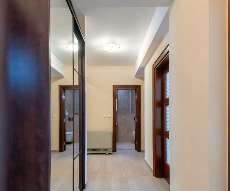 Izdavanje, trosoban stan, 141m², Škaljari, Kotor