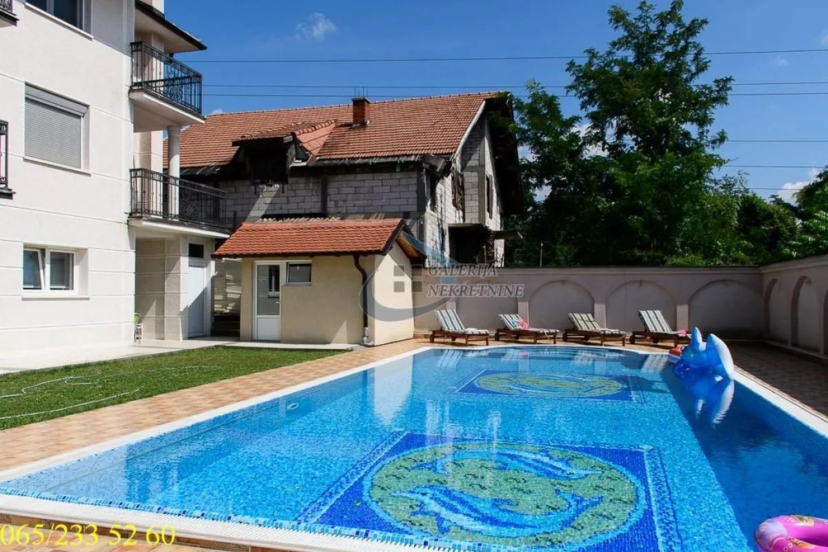 Prodaja, četvorosoban stan, 115m², Farmaceutski Fakultet, Voždovac Sve Podlokacije