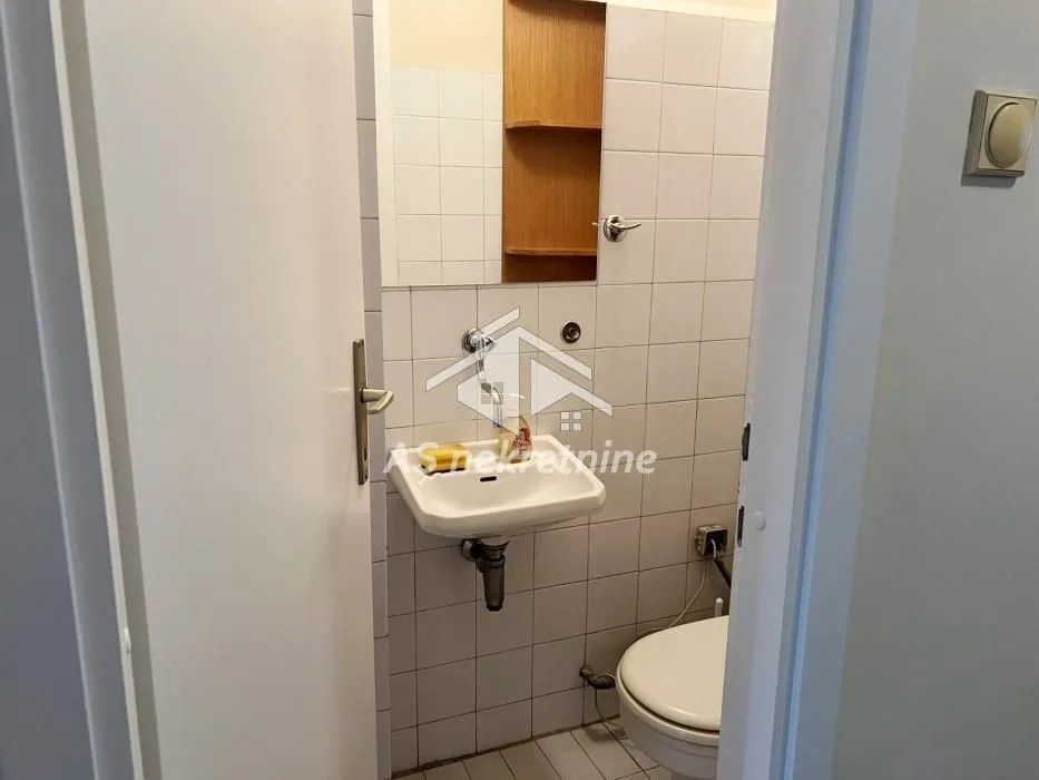 Rent, three bedroom apartment, 88m², Vračar Sve Podlokacije, Beograd