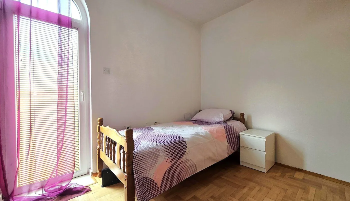 Izdavanje, kuća, 180m², Tološi, Podgorica