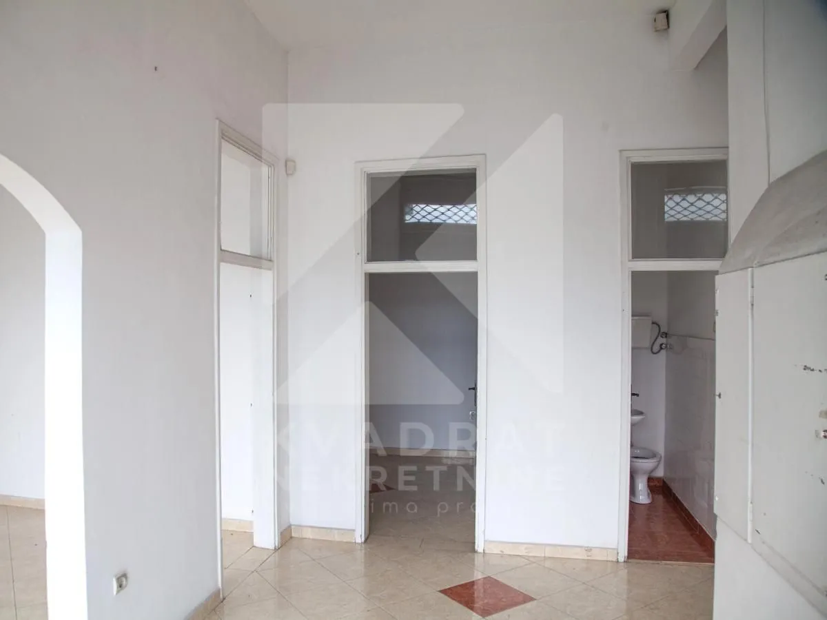Rent, office space, 122m², Autobuska stanica, Podgorica