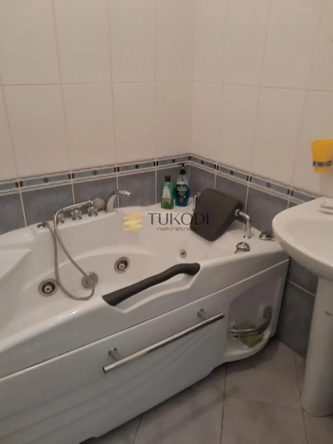 Prodaja, četvorosoban stan, 120m², Stari grad, Novi Sad