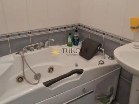 Prodaja, četvorosoban stan, 120m², Stari grad, Novi Sad - image 19