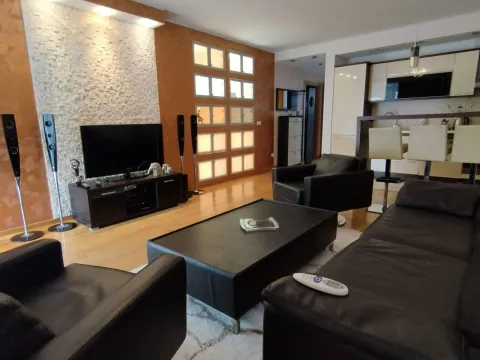 Rent, three bedroom apartment, 93m², Budva, Crna Gora - image 15