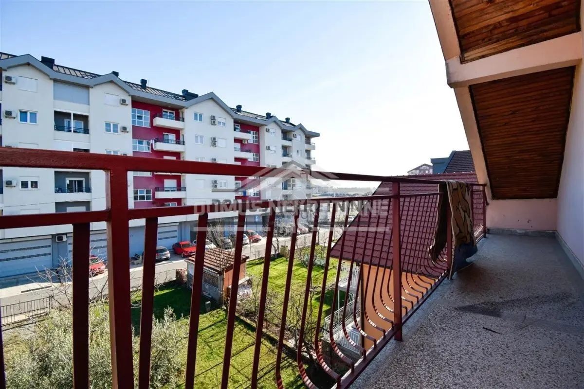 Prodaja, kuća, 230m², Stari Aerodrom, Podgorica