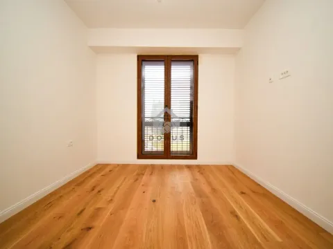 Izdavanje, poslovni prostor, 100m², Centar, Podgorica - image 5