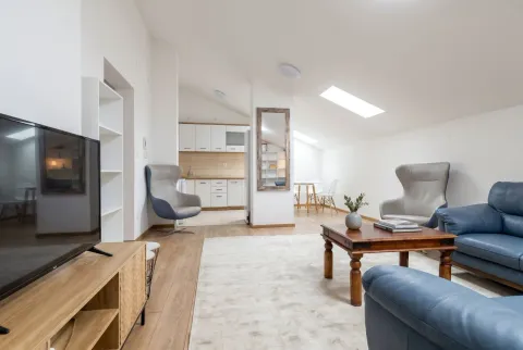 Rent, three bedroom apartment, 100m², Budva, Crna Gora - image 2