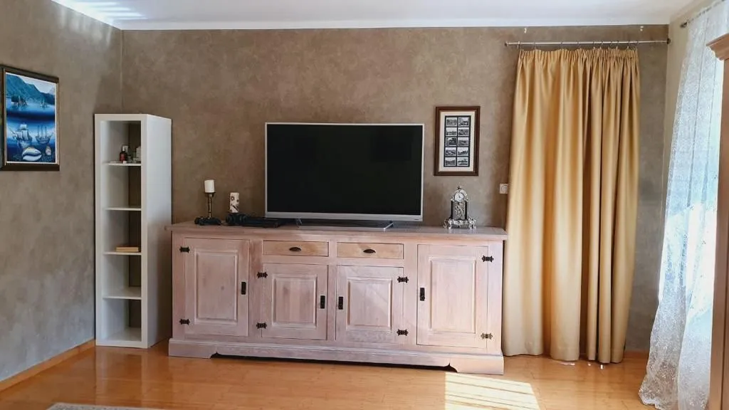 Sale, four bedroom apartment, 180m², Podmaine, Budva