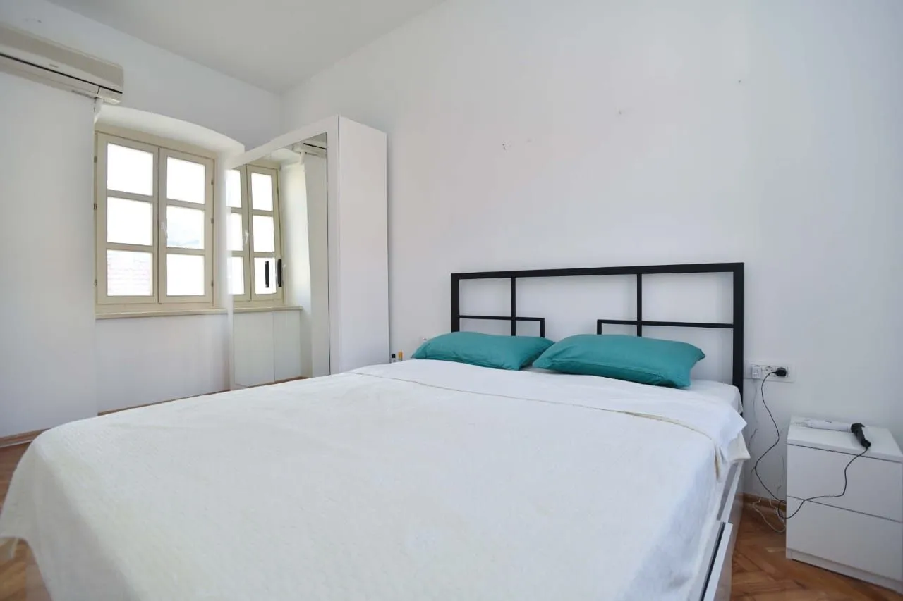 Prodaja, trosoban stan, 86m², Stari Grad, Budva