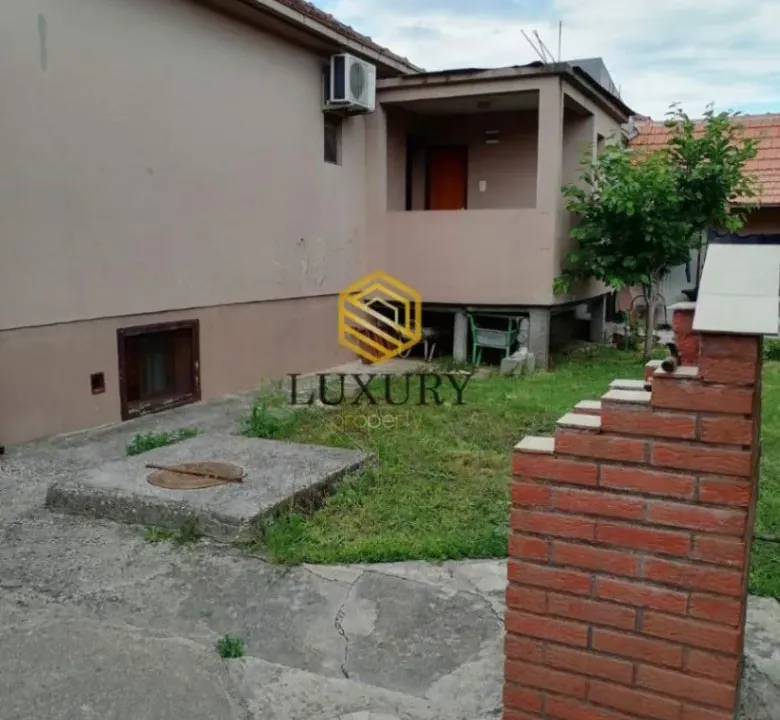 Sale, house, 200m², Tološi, Podgorica