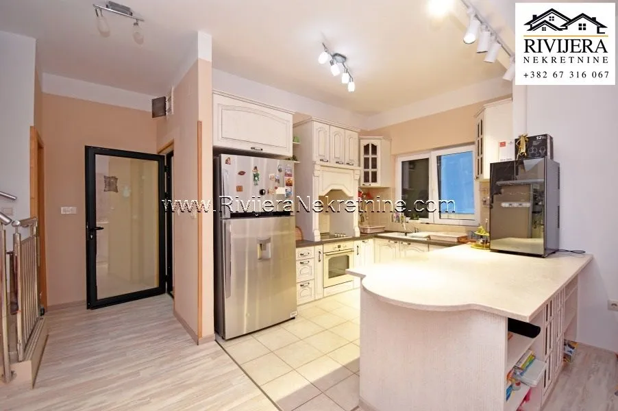 Prodaja, trosoban stan, 114m², Đenovići, Herceg Novi