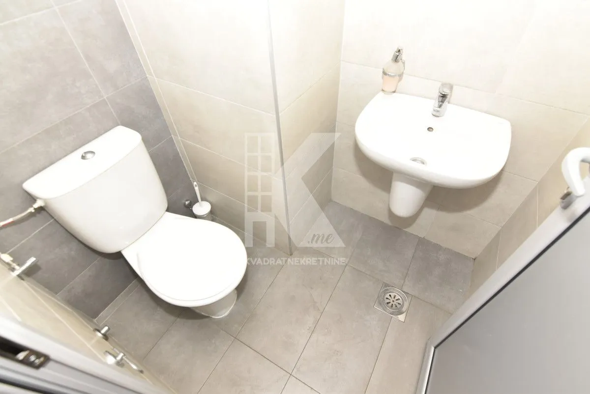 Rent, office space, 105m², Tološka šuma, Podgorica