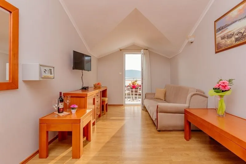 Sale, office space, 566m², Donja Lastva, Tivat