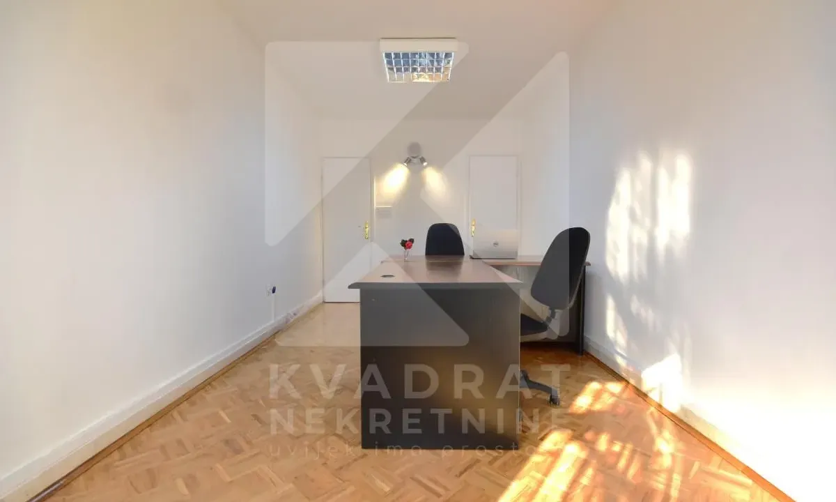 Rent, office space, 19m², Blok 5, Podgorica