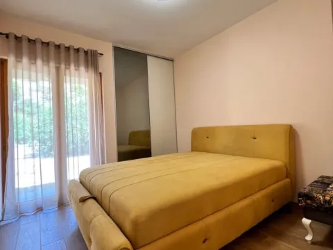 Prodaja, kuća, 200m², Rogami, Podgorica - image 16