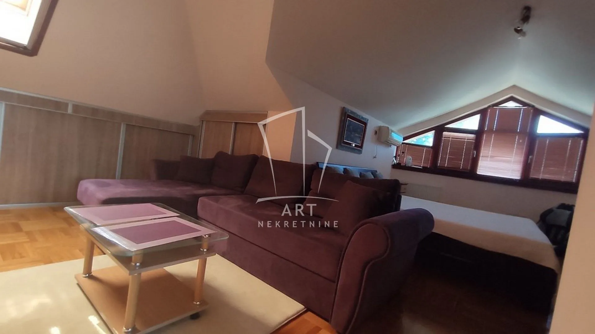 Sale, house, 221m², Jajinci, Voždovac Sve Podlokacije