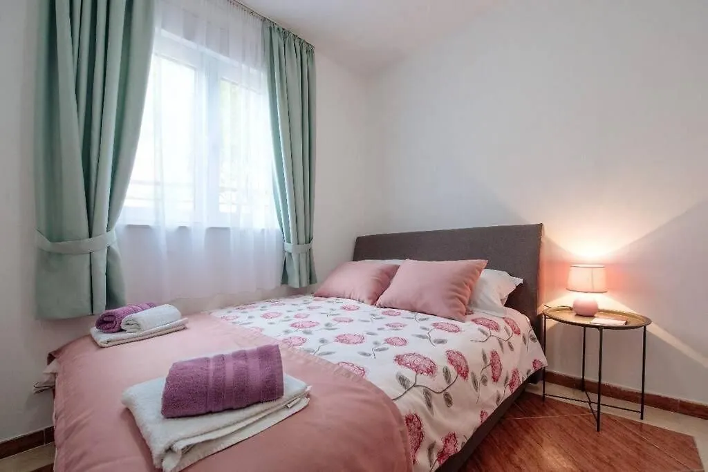 Rent, two bedroom apartment, 60m², Bečići, Budva