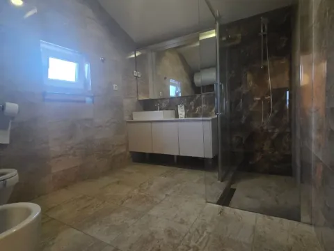 Izdavanje, dvosoban stan, 75m², Stara Varoš, Podgorica - image 19