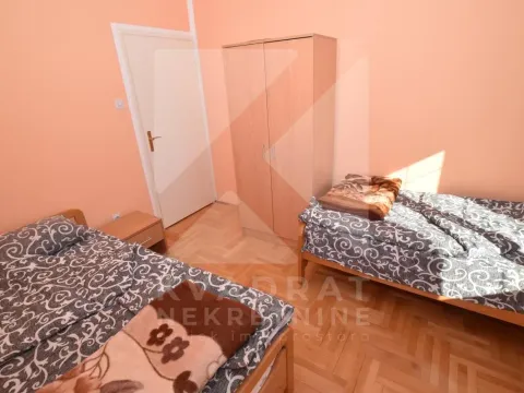 Izdavanje, petosoban stan, 120m², Zlatica, Podgorica - image 7