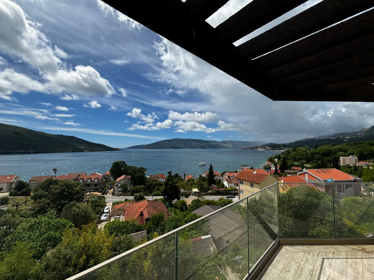 Izdavanje, jednosoban stan, 43m², Kumbor, Herceg Novi