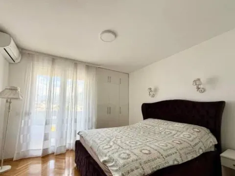 Izdavanje, dvosoban stan, 100m², Centar, Bar - image 9