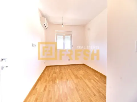 Prodaja, trosoban stan, 104m², Stari Aerodrom, Podgorica - image 14