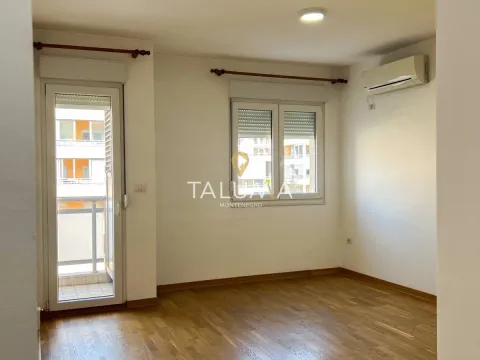 Izdavanje, jednosoban stan, 44m², City Kvart, Podgorica