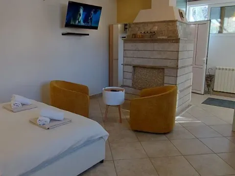 Izdavanje, garsonjera, 35m², Škaljari, Kotor - image 2