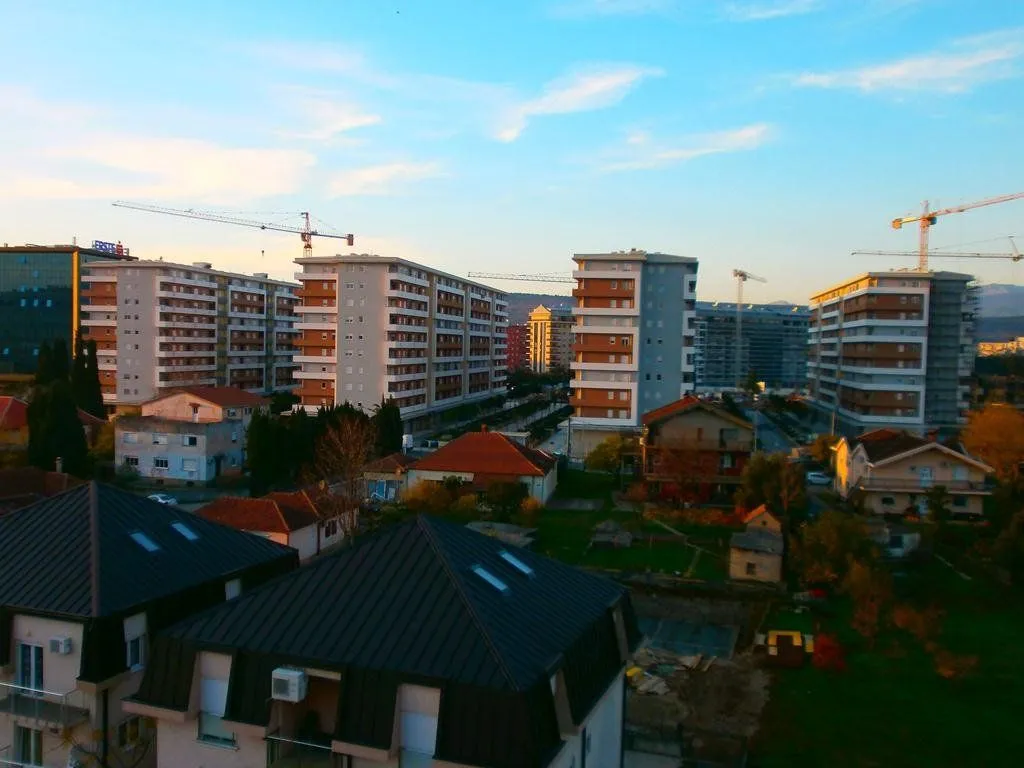 Izdavanje, četvorosoban stan, 186m², Podgorica, Crna Gora