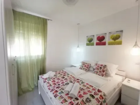 Izdavanje, dvosoban stan, 75m², Centar, Tivat - image 4