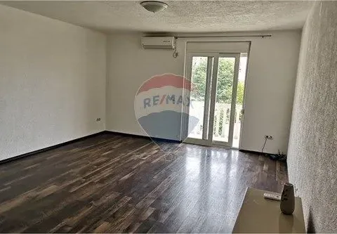 Izdavanje, jednosoban stan, 46m², Stari Aerodrom, Podgorica