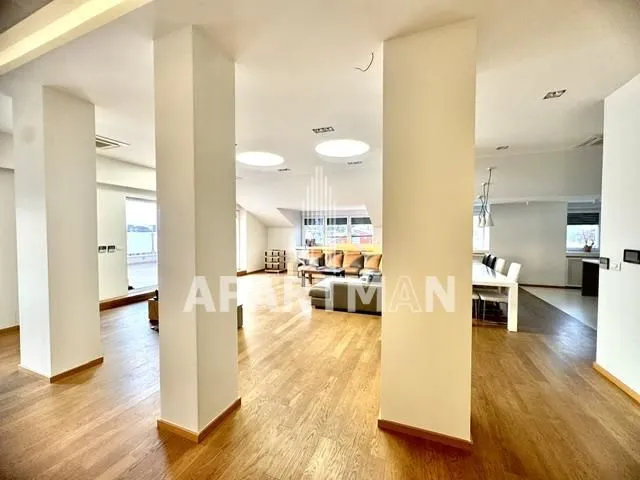 Izdavanje, trosoban stan, 240m², Vukov Spomenik, Zvezdara Sve Podlokacije