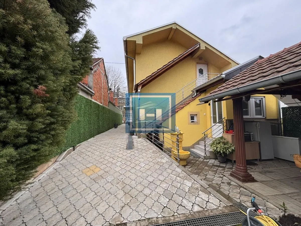 Prodaja, kuća, 181m², Kajsijar, Jagodina