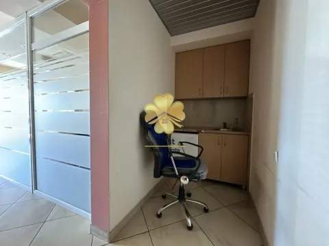 Izdavanje, poslovni prostor, 50m², City Kvart, Podgorica - image 5