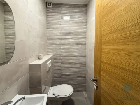 Izdavanje, poslovni prostor, 118m², Centar, Podgorica - image 9