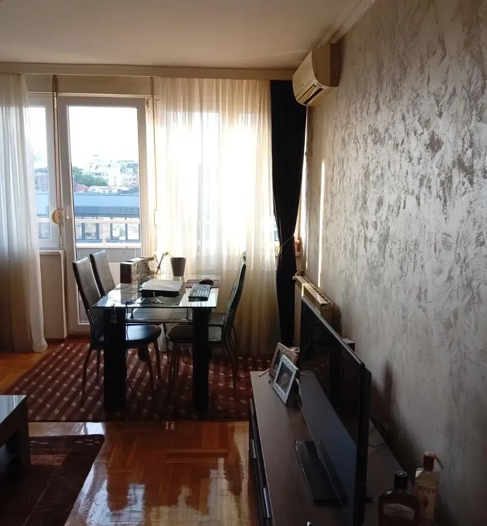 Izdavanje, trosoban stan, 56m², Južni Bulevar, Vračar Sve Podlokacije
