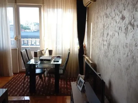 Izdavanje, trosoban stan, 56m², Južni Bulevar, Vračar Sve Podlokacije - image 7