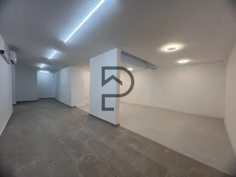 Izdavanje, poslovni prostor, 294m², Blok 6, Podgorica - image 16