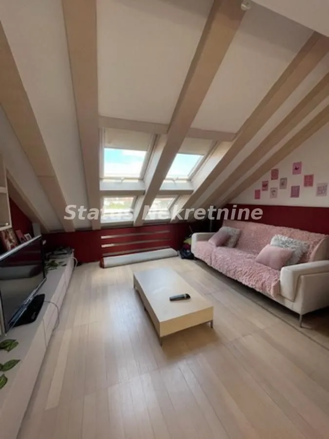 Prodaja, kuća, 250m², Lipov gaj, Novi Sad Sve Podlokacije
