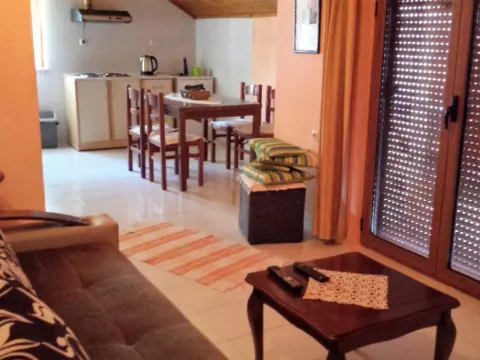 Izdavanje, dvosoban stan, 65m², Dobrota, Kotor - image 4