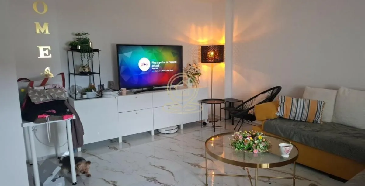 Izdavanje, trosoban stan, 76m², Rotkvarija, Novi Sad Sve Podlokacije