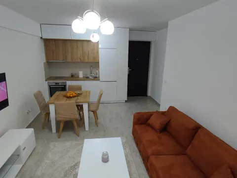 Izdavanje, jednosoban stan, 41m², Centar, Bar