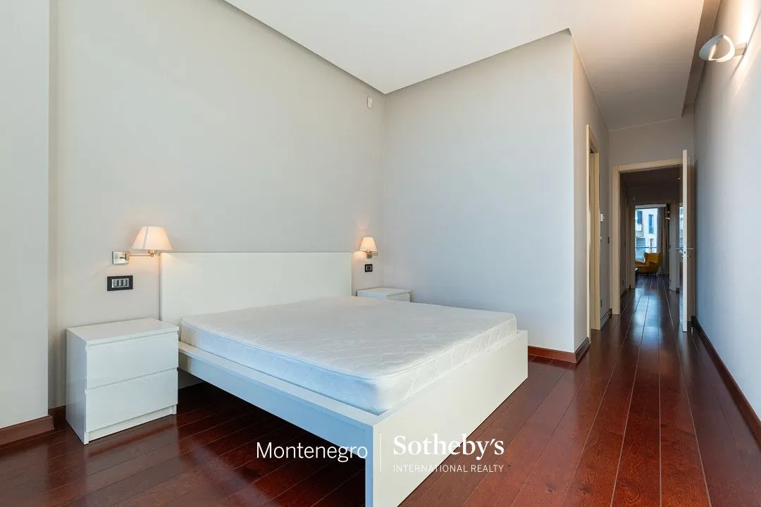 Izdavanje, trosoban stan, 204m², Kod Capital Plaze, Podgorica