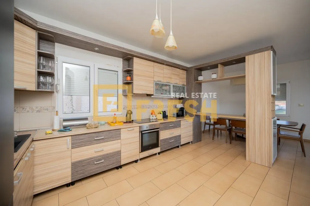 Prodaja, kuća, 250m², Ostalo, Podgorica