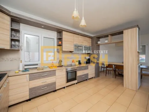 Prodaja, kuća, 250m², Ostalo, Podgorica - image 19